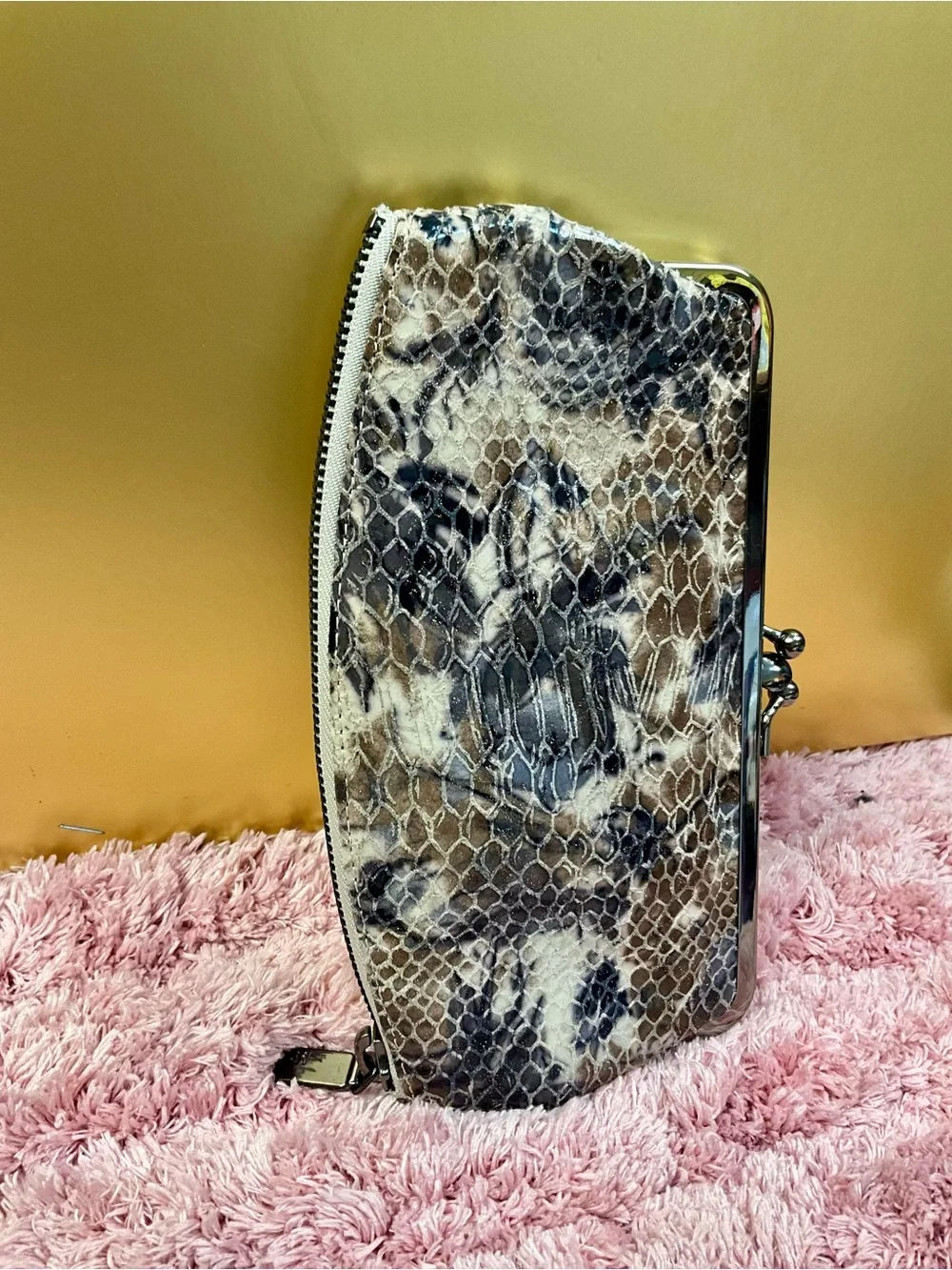 HOBO clutch striking